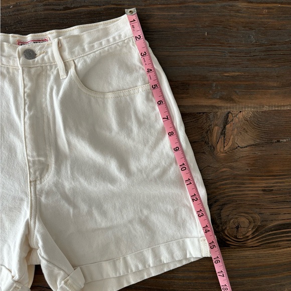 VINTAGE Guess Shorts - Picture 3 of 8